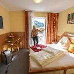 Erlys Cityhotel Maison d'hôtes 3*